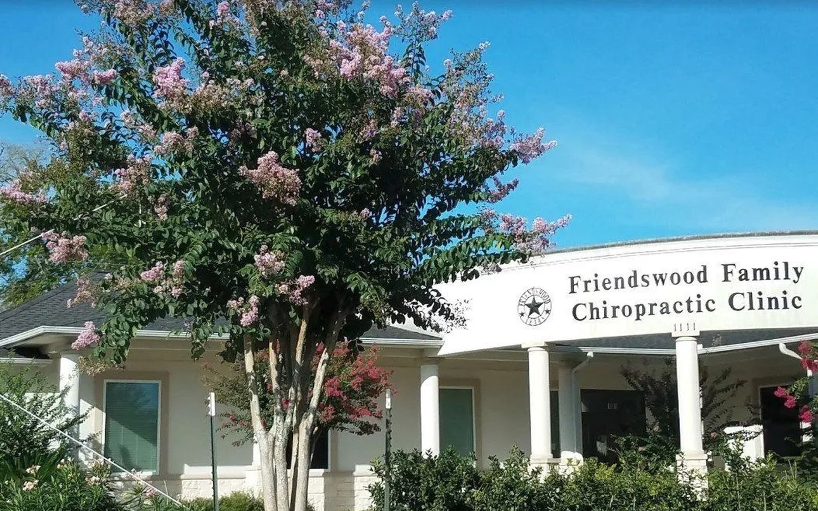 The entrance to Friendswood Family Chiropractic Clinic in Friendswood, TX